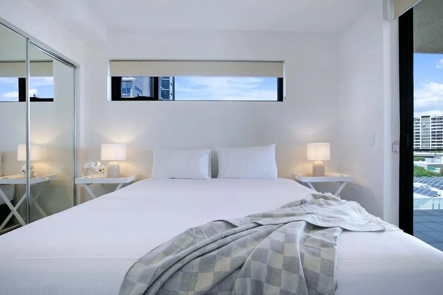 Regatta Hideaway - A Breezy Balcony Residence Brisbane Australia