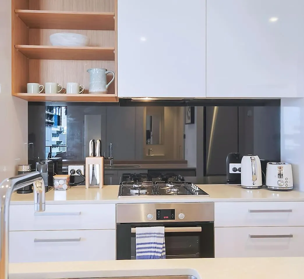 Regatta Hideaway - A Breezy Balcony Residence Brisbane