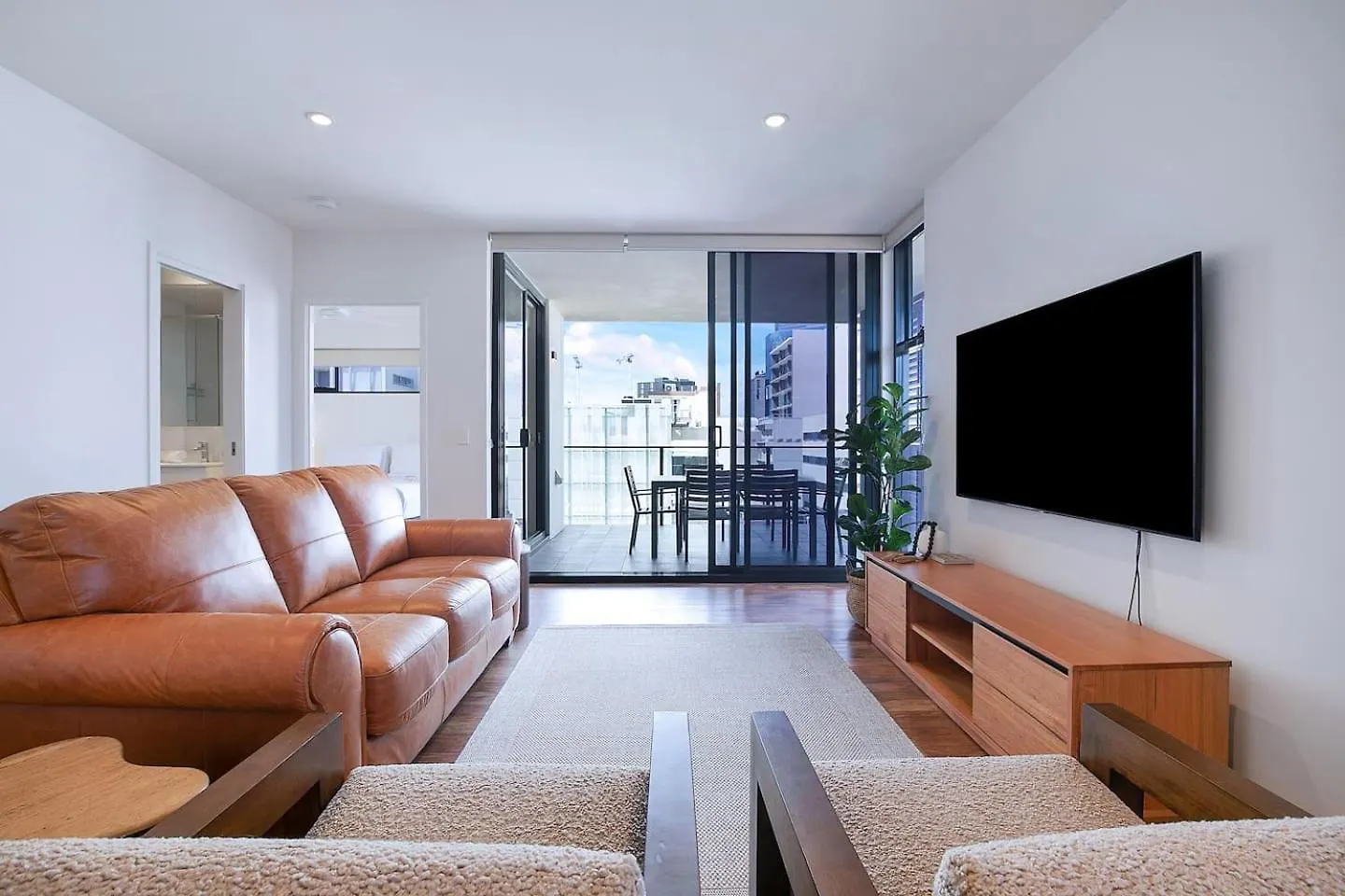 Contactos de Regatta Hideaway - A Breezy Balcony Residence